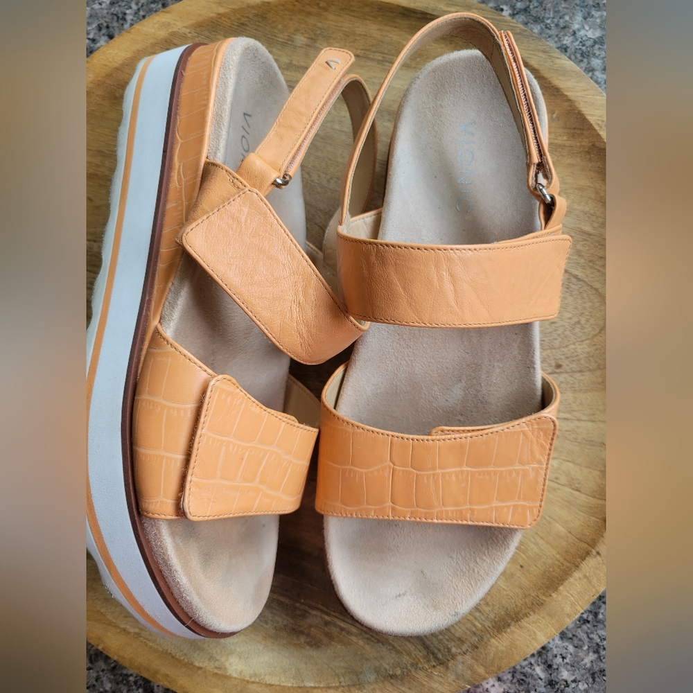 Vionic Women's Peachy Orange Sandals 9 Adjustable Straps Leather Uppers EUC